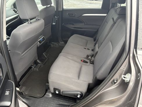 Used 2019 Toyota Highlander LE image 7