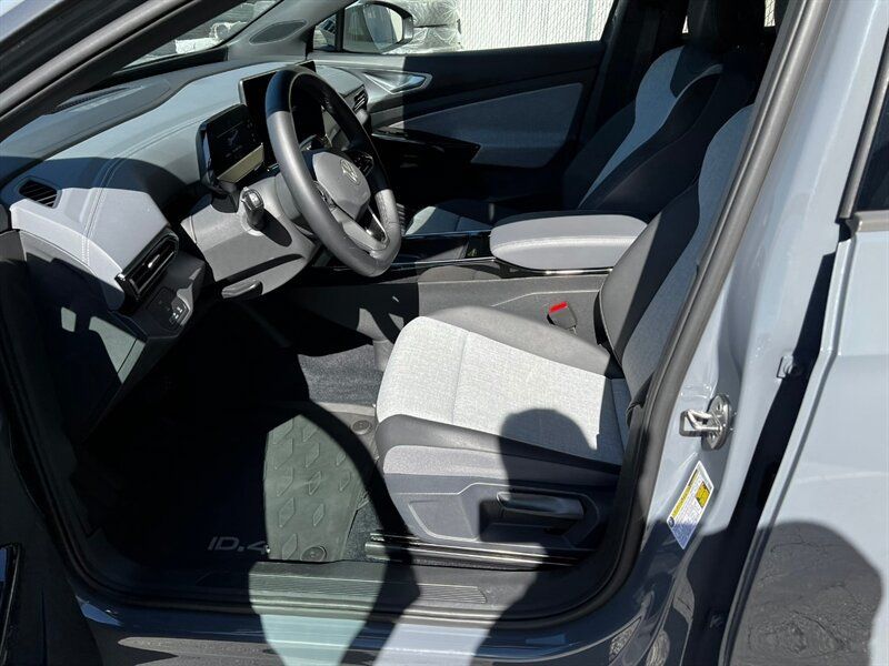Used 2024 Volkswagen ID.4 Pro AWD/4WD image 16