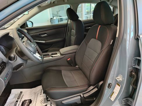 New 2025 Nissan Sentra SR w/ Midnight Edition image 10