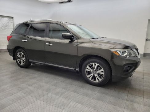 Used 2017 Nissan Pathfinder S image 11