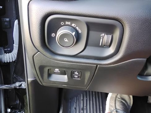 Used 2023 RAM 1500 Laramie AWD/4WD image 23