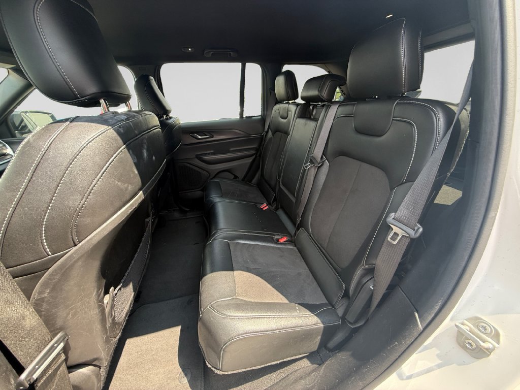 Used 2024 Jeep Grand Cherokee Altitude AWD/4WD image 39
