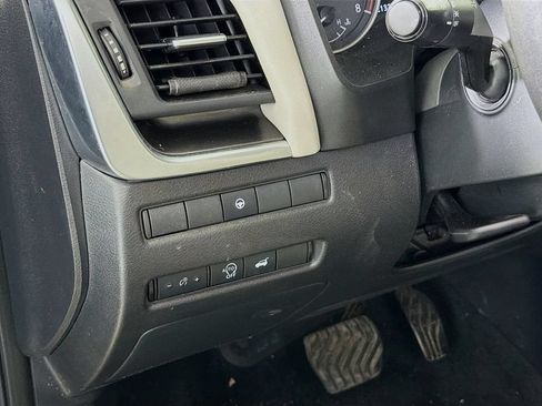 Used 2024 Nissan Rogue SV w/ SV Premium Package FWD image 13