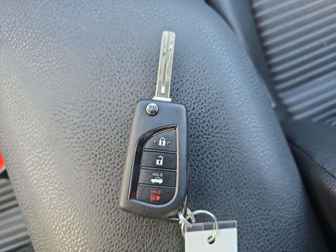 Used 2022 Toyota Camry SE image 12