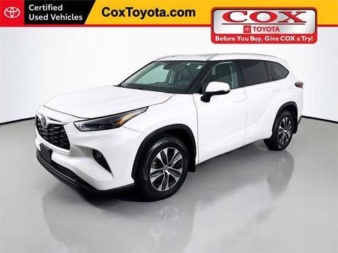 Certified 2024 Toyota Highlander XLE image 1