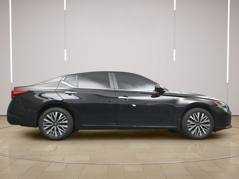 Certified 2024 Nissan Altima 2.5 SV w/ SV Premium Package AWD/4WD image 24