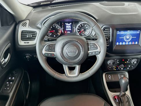 Used 2021 Jeep Compass Latitude w/ Driver Assistance Group FWD image 18