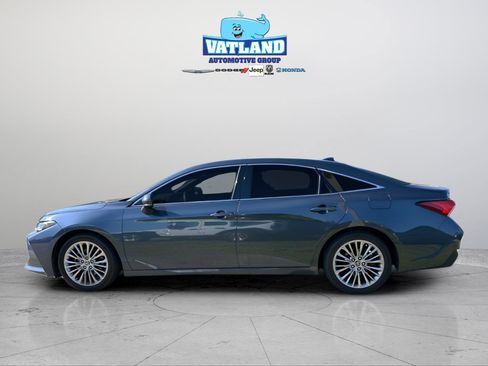 Used 2022 Toyota Avalon Limited w/ Advanced Safety Package FWD image 2