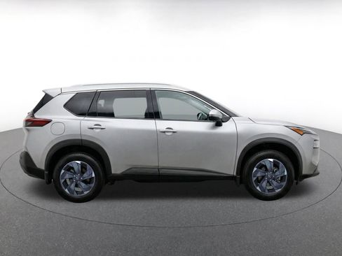 Used 2025 Nissan Rogue SV FWD image 11