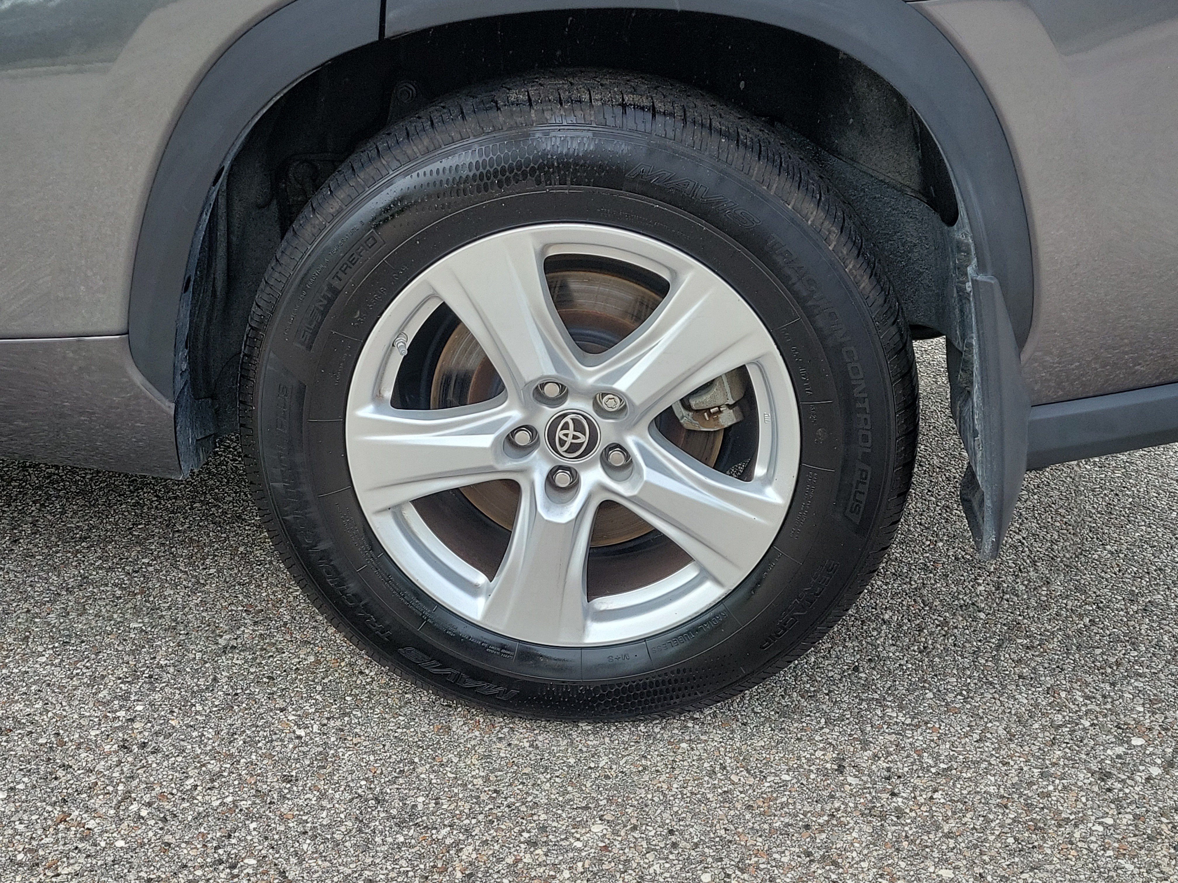 Used 2023 Toyota Highlander L w/ Protection Package #3 (TMS) FWD image 9