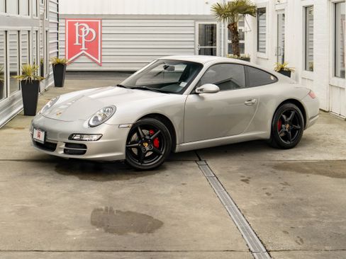 Used 2005 Porsche 911 Carrera image 2