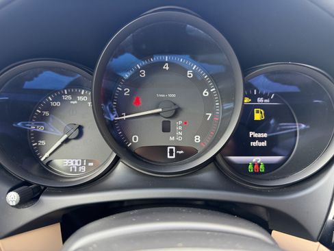 Certified 2024 Porsche Macan AWD/4WD image 36
