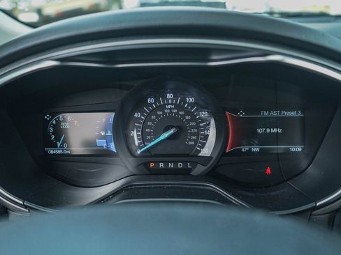 Used 2020 Ford Fusion SE image 5