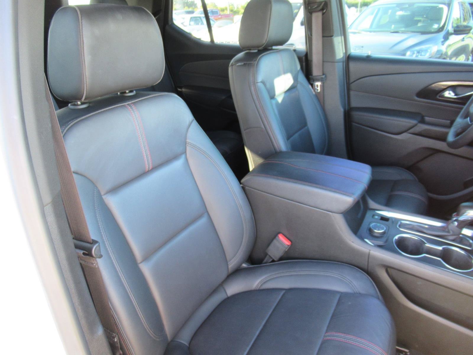 Certified 2022 Chevrolet Traverse RS w/ LPO, 'HIT The Road' Package AWD/4WD image 9