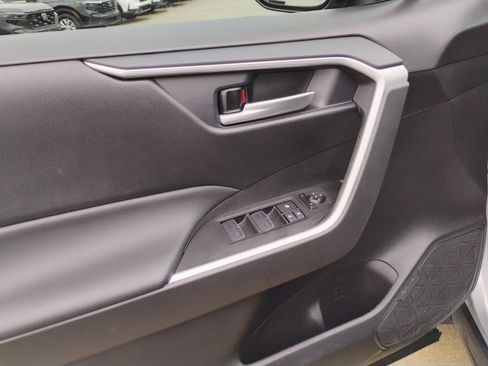 Used 2025 Toyota RAV4 XLE Premium FWD image 36