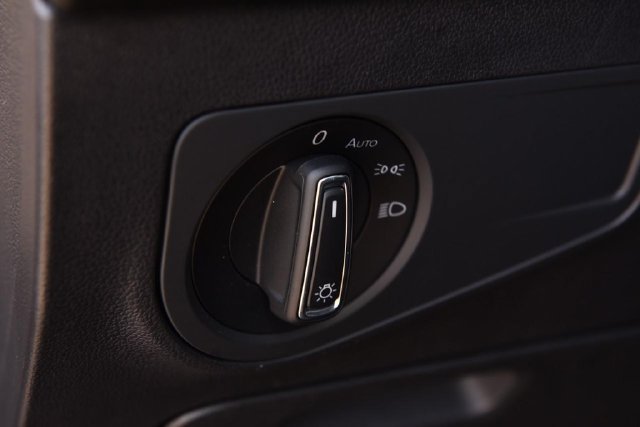 Certified 2023 Volkswagen Tiguan SE R-Line AWD/4WD image 10