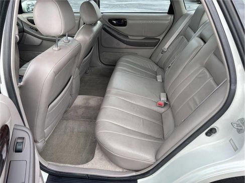 Used 1999 Toyota Avalon XLS image 12