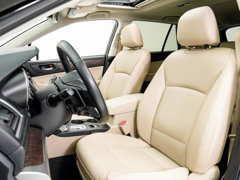 Used 2016 Subaru Outback 2.5i Limited image 5