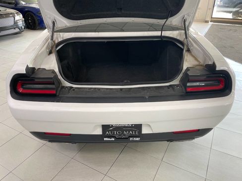 Used 2019 Dodge Challenger SXT w/ Blacktop Package image 39