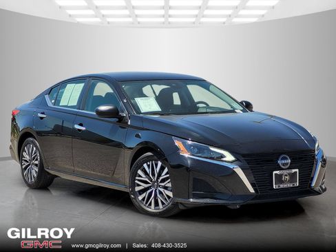 Used 2025 Nissan Altima 2.5 SV FWD image 1