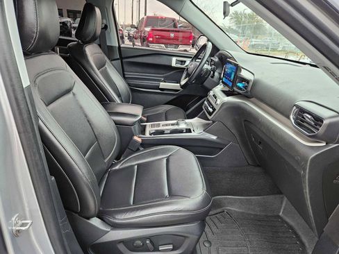 Used 2020 Ford Explorer XLT w/ Equipment Group 202A image 20
