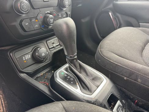 Used 2018 Jeep Renegade Altitude AWD/4WD image 13