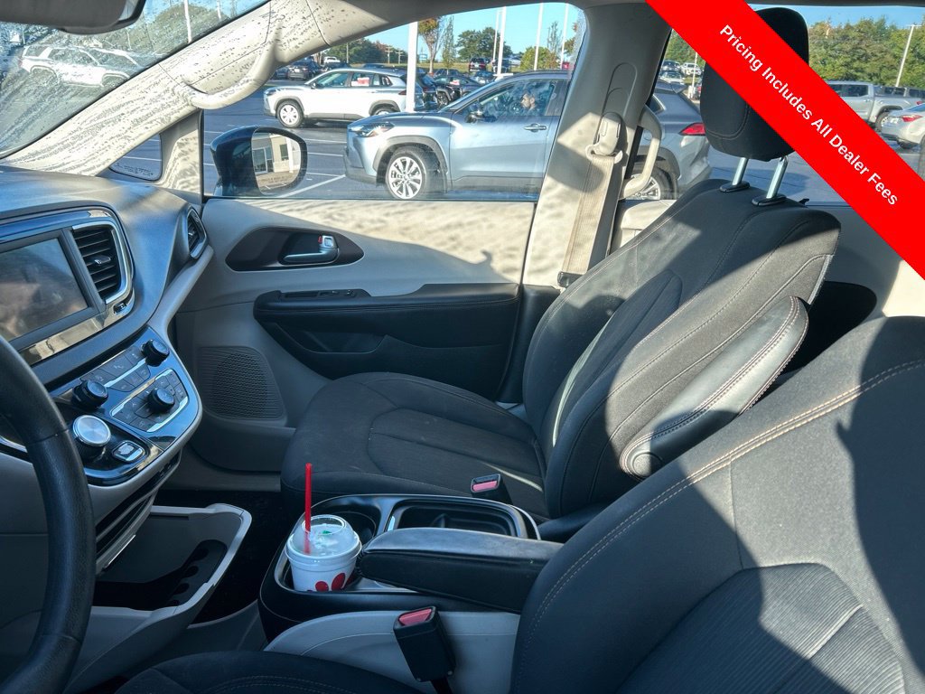 Used 2018 Chrysler Pacifica Touring Plus w/ Tire & Wheel Group FWD image 10