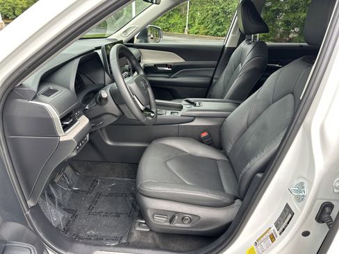 Used 2024 Toyota Grand Highlander AWD Hybrid image 16