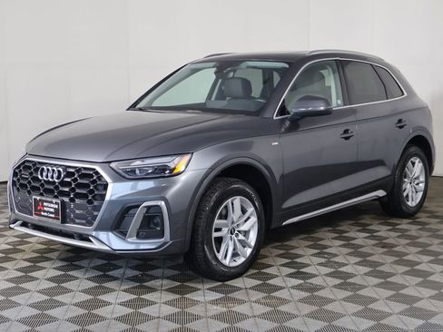 Used 2023 Audi Q5 2.0T Premium w/ Convenience Package image 9