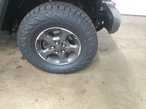 Used 2020 Jeep Gladiator Rubicon AWD/4WD image 2