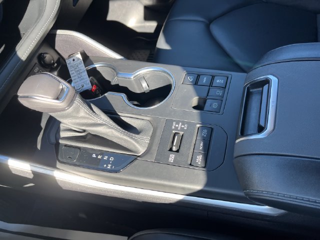 Used 2023 Toyota Highlander XLE AWD/4WD image 20