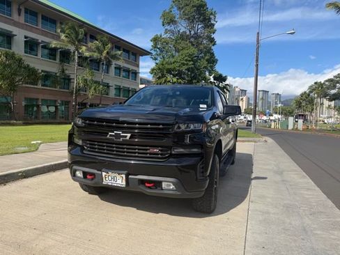 Used 2021 Chevrolet Silverado 1500 LT Trail Boss w/ Convenience Package II image 2