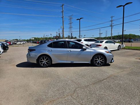 Used 2023 Toyota Camry SE image 7