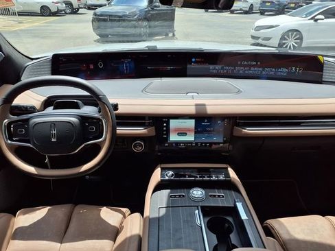 New 2026 Lincoln Navigator L Black Label AWD/4WD image 10