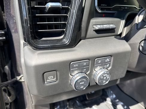 Used 2022 GMC Sierra 1500 AT4 w/ Technology Package AWD/4WD image 12