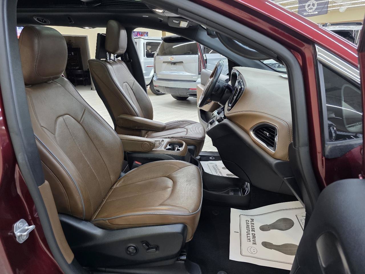 Used 2020 Chrysler Pacifica Limited w/ Advanced Safetytec Group FWD image 22