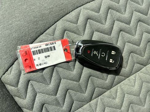 Used 2024 Chevrolet Equinox LT image 36