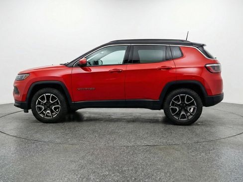 Used 2025 Jeep Compass Trailhawk AWD/4WD image 5