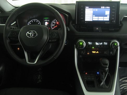 Used 2022 Toyota RAV4 XLE image 2