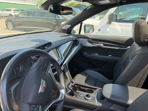 Used 2024 Cadillac XT6 Sport w/ LPO, Floor Liner Package AWD/4WD image 11