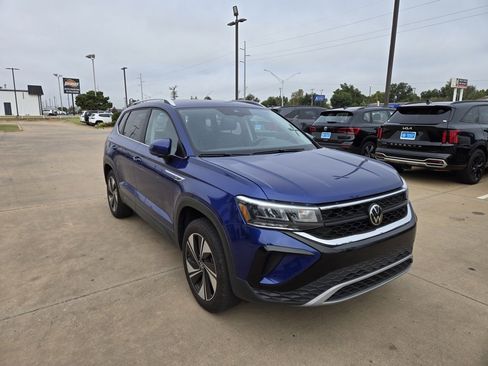 Used 2024 Volkswagen Taos SE image 4
