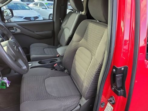 Used 2011 Nissan Frontier SV image 16