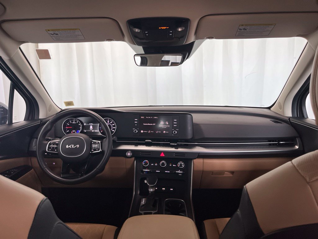 Used 2024 Kia Carnival LX FWD image 9