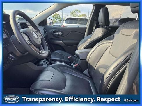 Used 2022 Jeep Cherokee Limited w/ Mopar Interior Package AWD/4WD image 14
