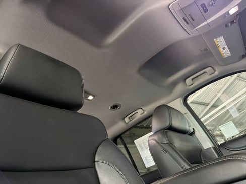 Used 2018 Chevrolet Tahoe LT w/ Luxury Package AWD/4WD image 16