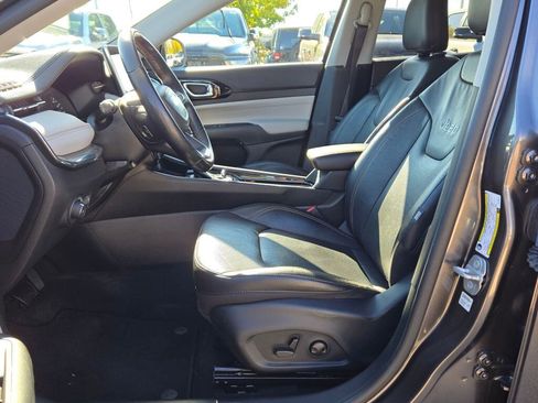 Used 2022 Jeep Compass Limited image 21