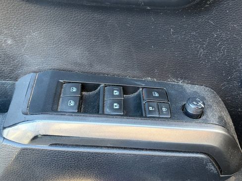 Used 2019 Toyota Tacoma TRD Sport w/ Technology Package image 8