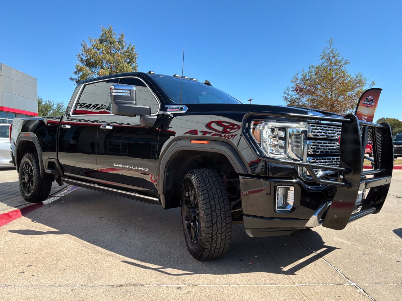 Used 2021 GMC Sierra 2500 Denali w/ Denali Black Diamond Edition AWD/4WD image 4