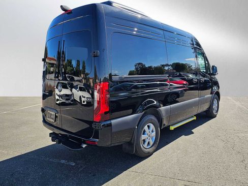 Used 2024 Mercedes-Benz Sprinter 2500 image 3