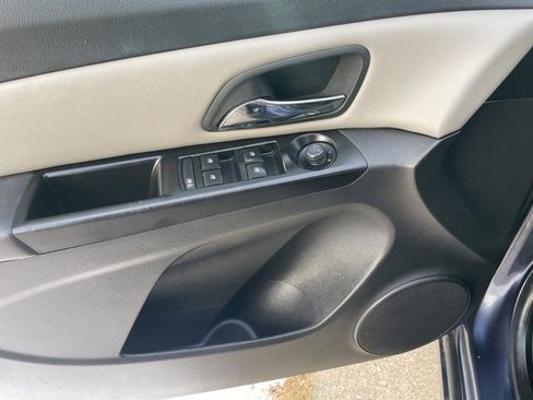 Used 2014 Chevrolet Cruze LS image 17